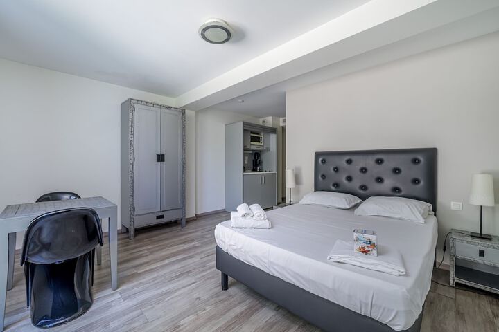 Room 12 of 50