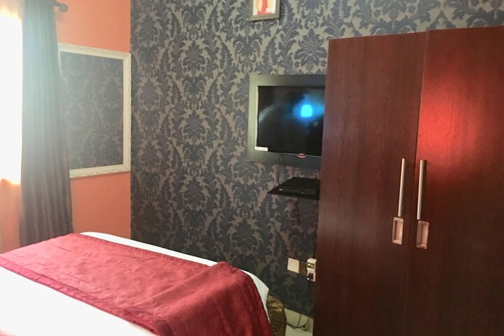Room 15 of 24