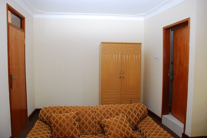 Room 8 of 9