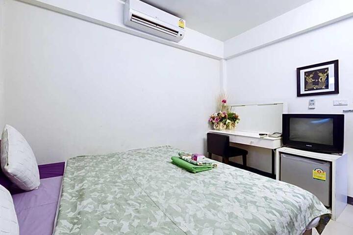 Room 4 of 16