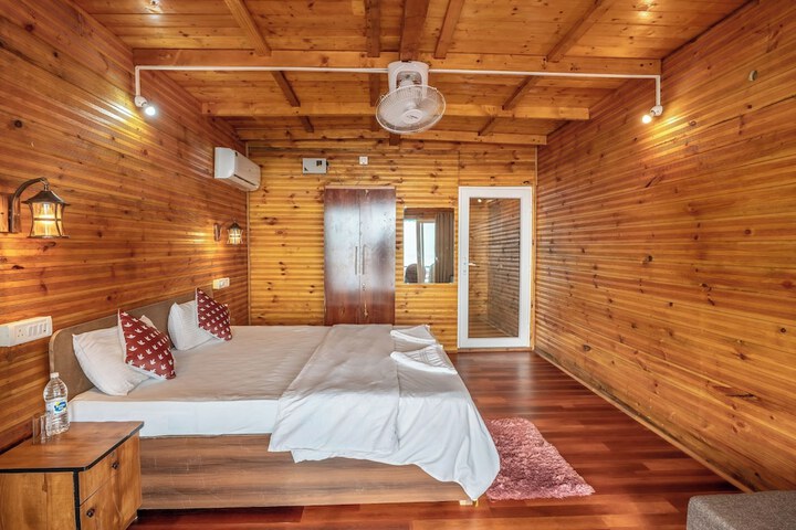 Room 5 of 132