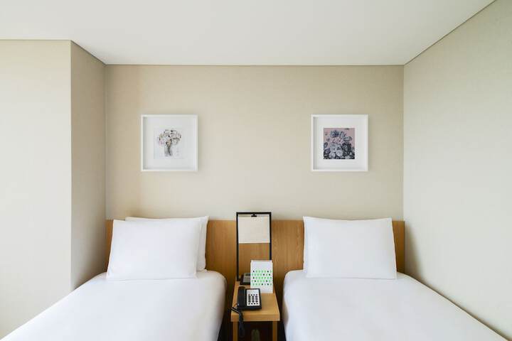 Room 8 of 38