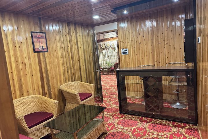 Room 17 of 34