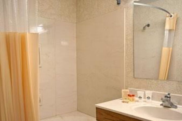 Room 6 of 38