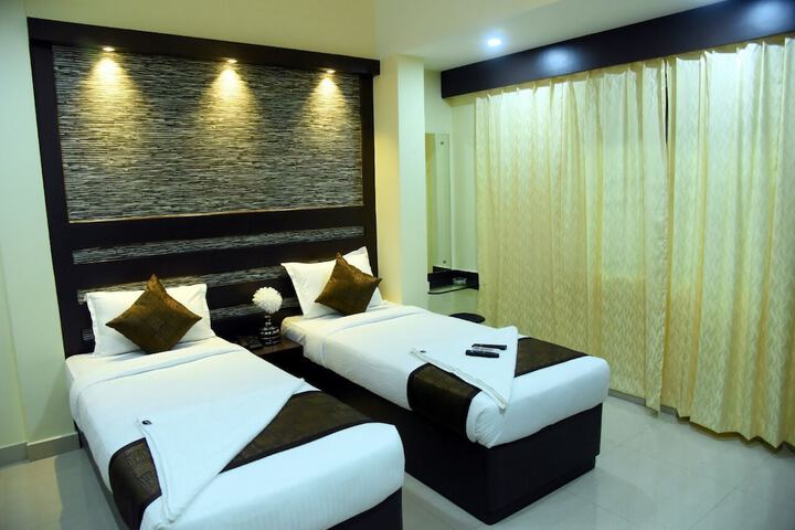 Room 8 of 14