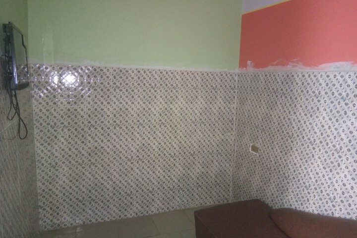 Room 8 of 12