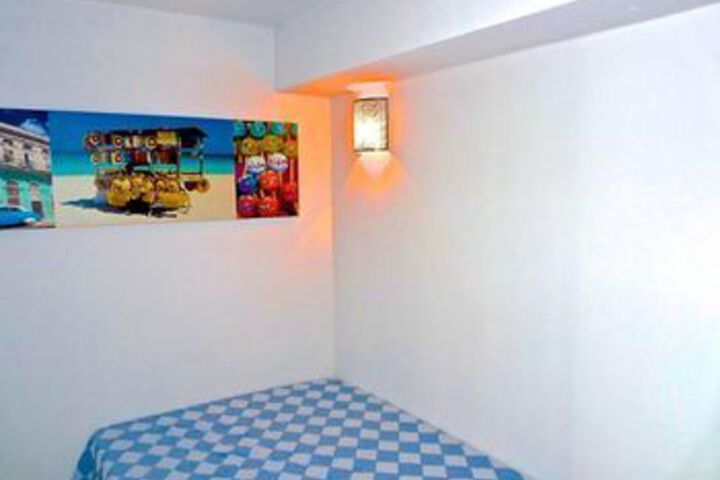 Room 11 of 33