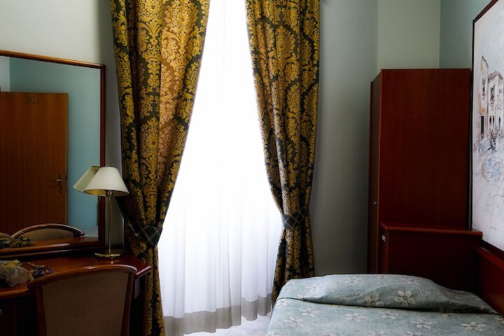 Room 3 of 21