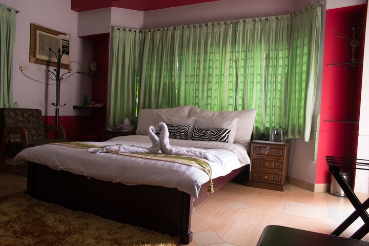 Room 27 of 144