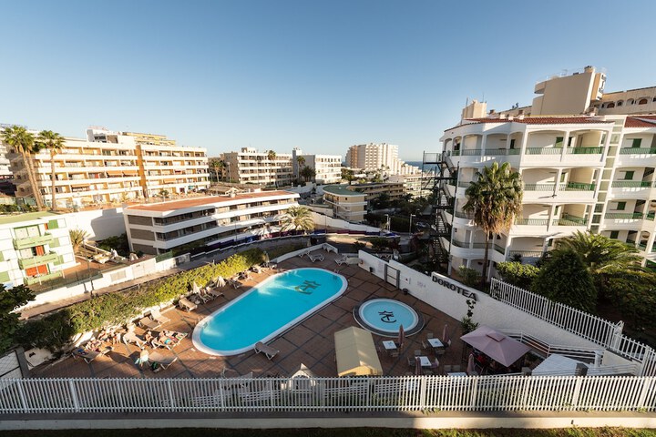 Hotel Pool