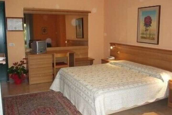 Room 12 of 22