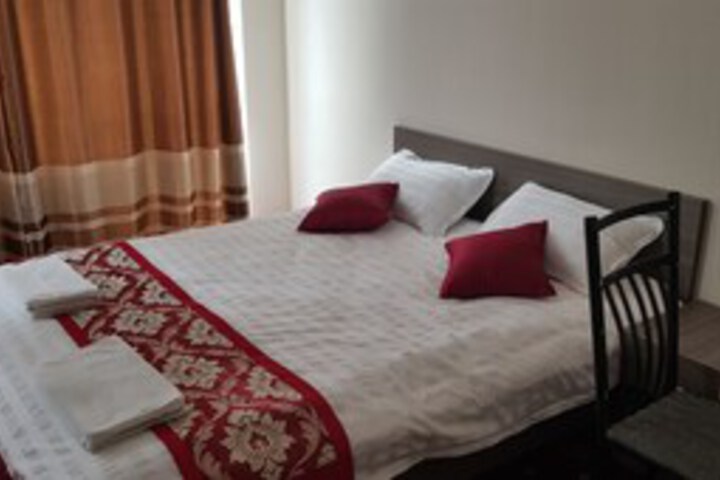Room 4 of 10