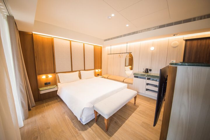 Room 105 of 243