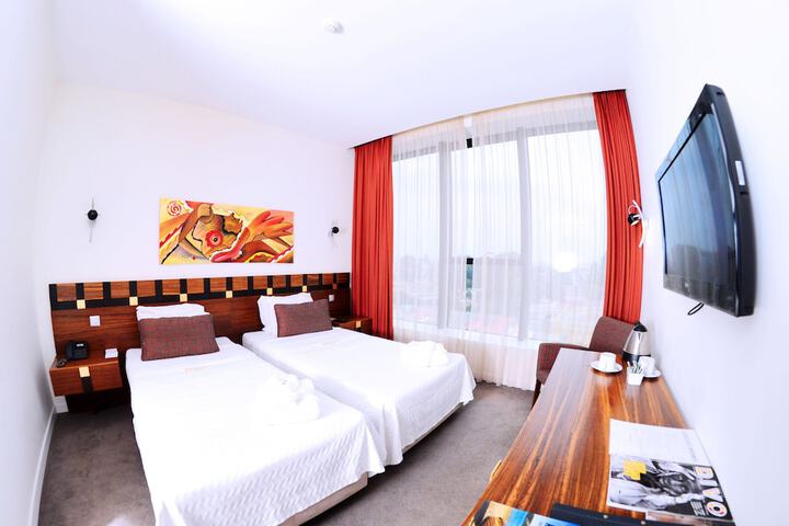 Room 10 of 48