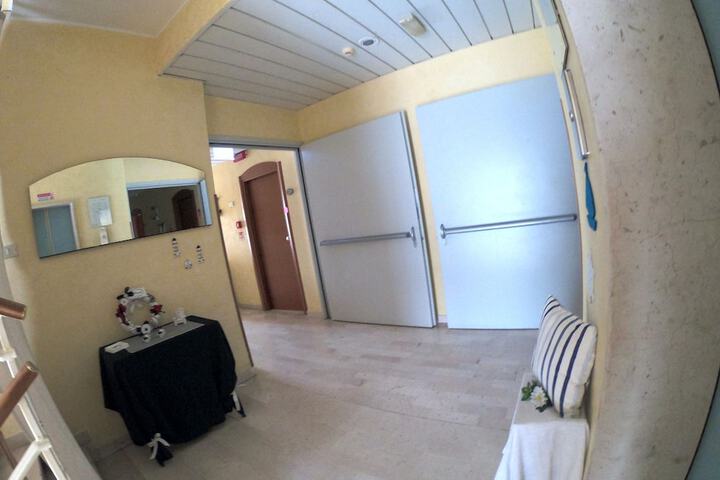 Ballroom/Hall 22 of 34