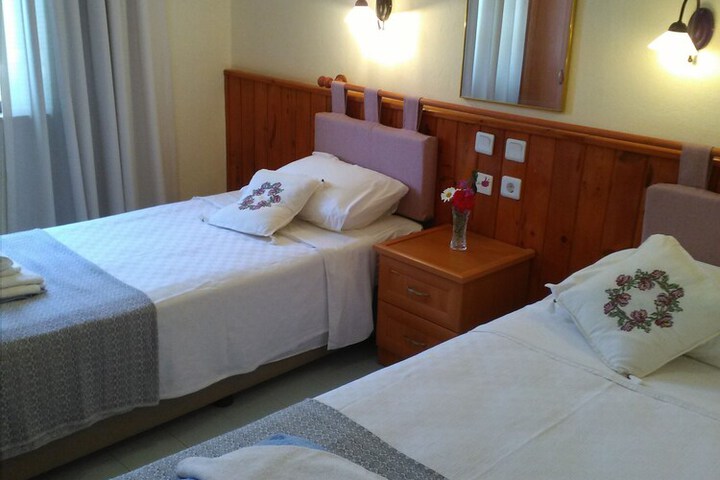 Room 6 of 25