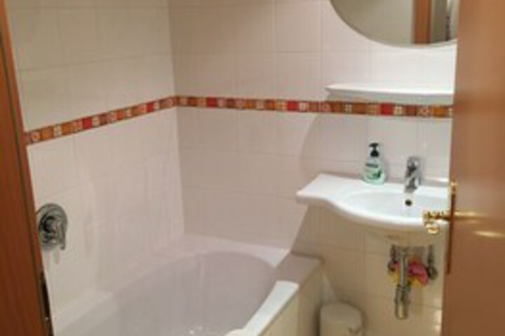 Room 2 of 47