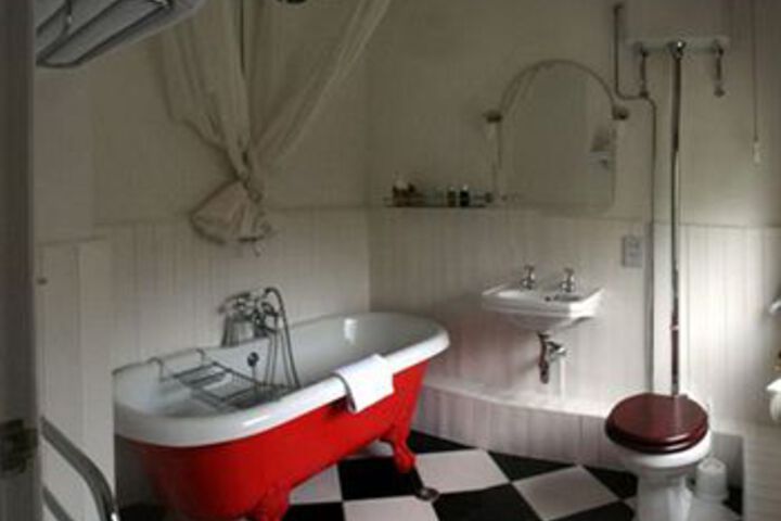 Room 4 of 15