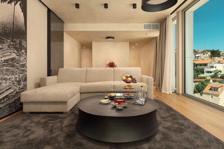 Room 52 of 103