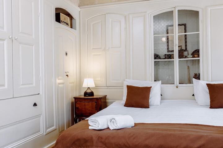 Room 118 of 182