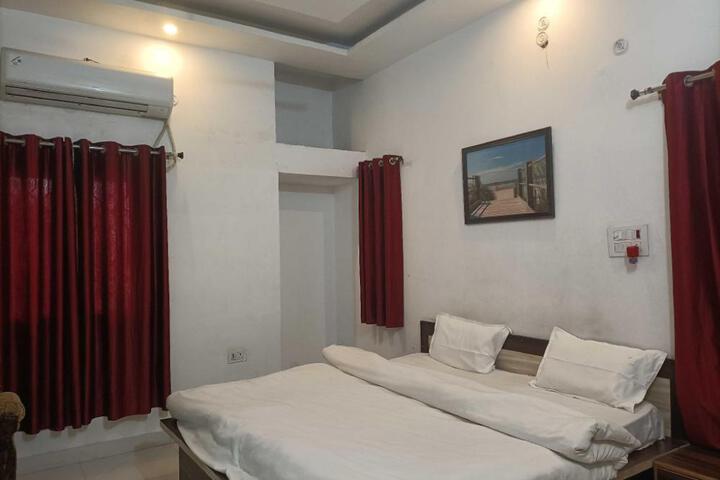 Hotel O by OYO Allahabad Property