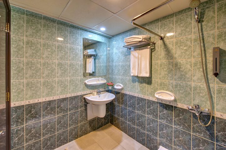 Room 15 of 34