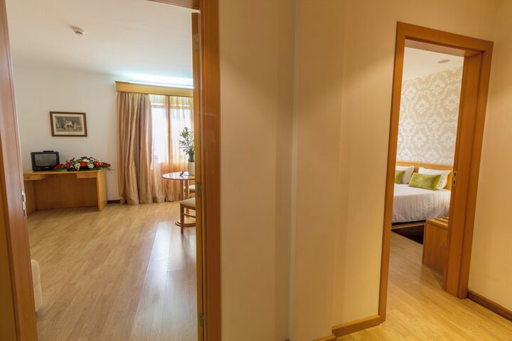 Room 12 of 34