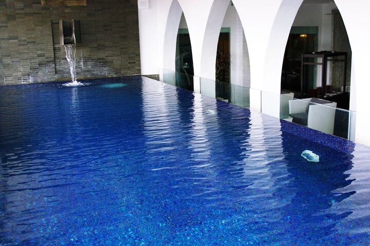 Hotel Pool