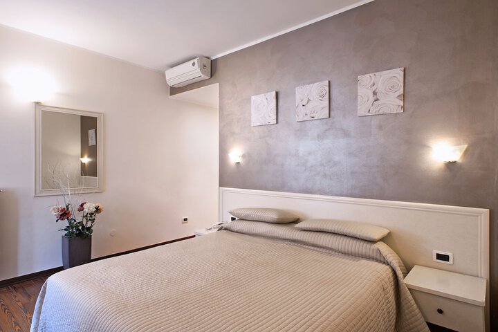 Room 16 of 40