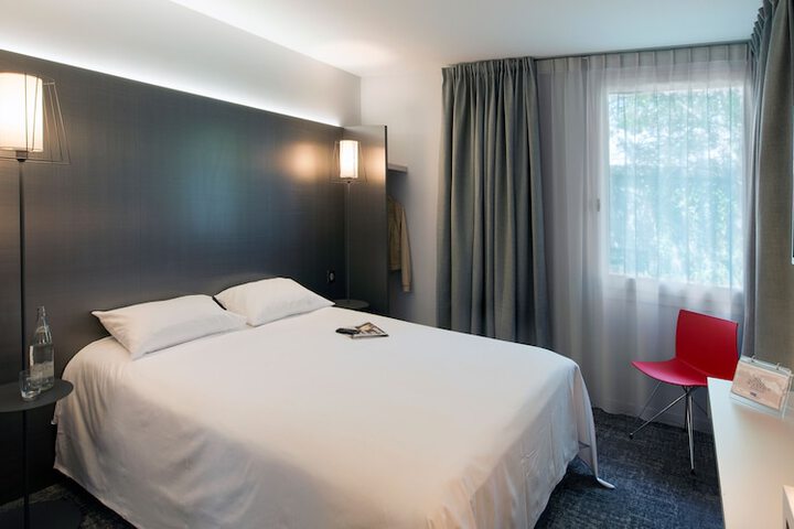 Room 5 of 36