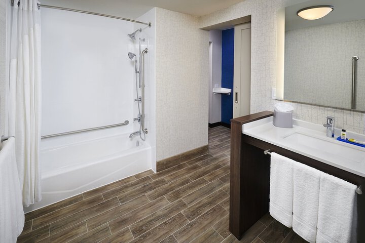 Room 6 of 36