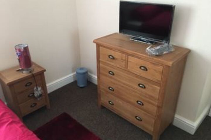 Room 9 of 16