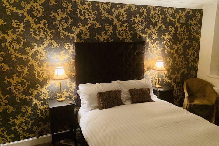 Room 17 of 36