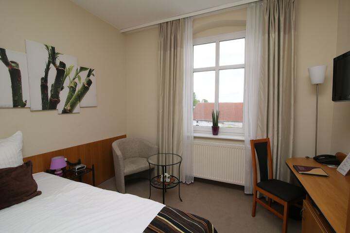 Room 13 of 34