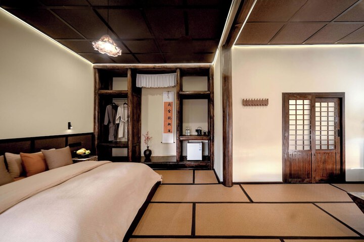Room 65 of 139