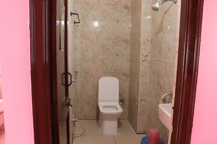 Room 10 of 16