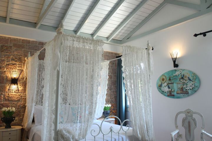 Room 7 of 25