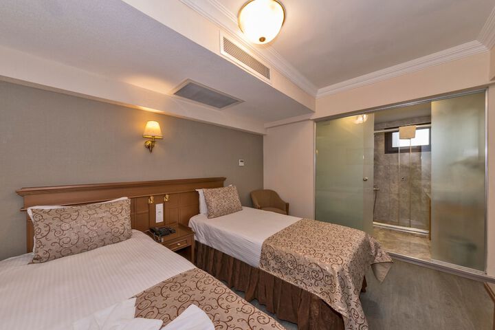 Room 8 of 52