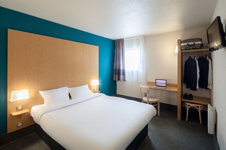 Room 5 of 17