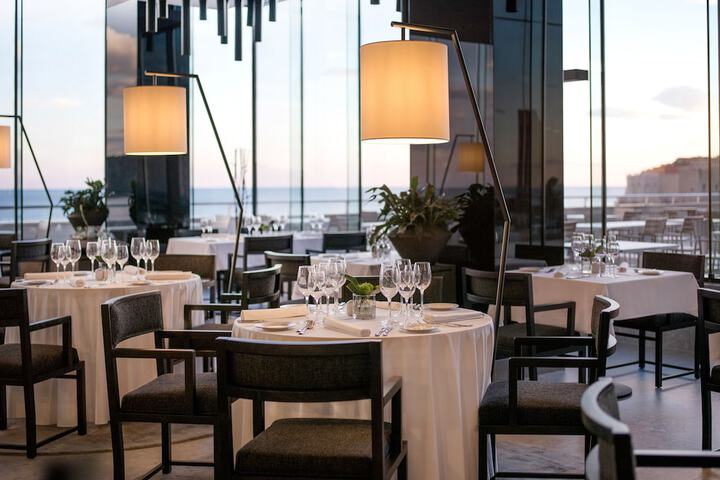 Dining 74 of 98