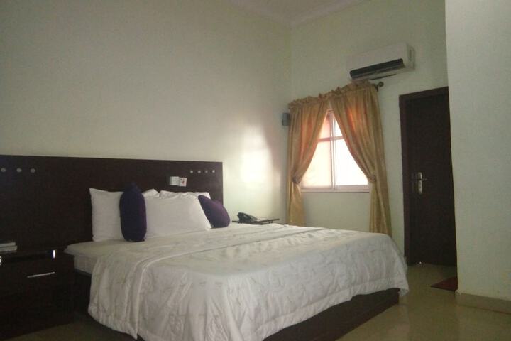 Room 8 of 25