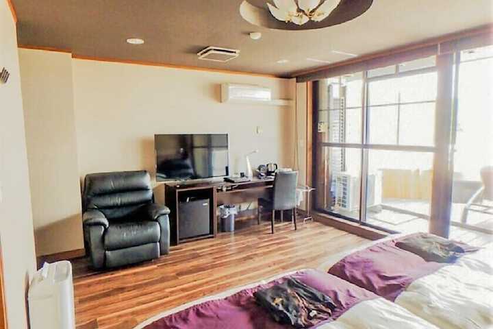 Room 7 of 83