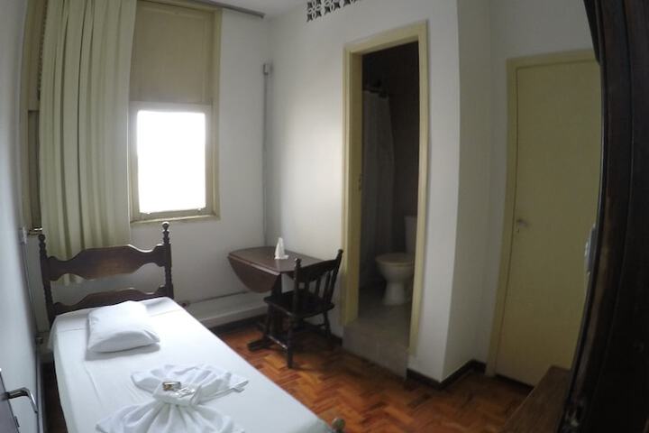Room 13 of 48