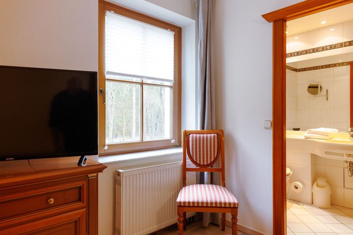 Room 7 of 90