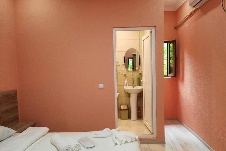 Room 5 of 18