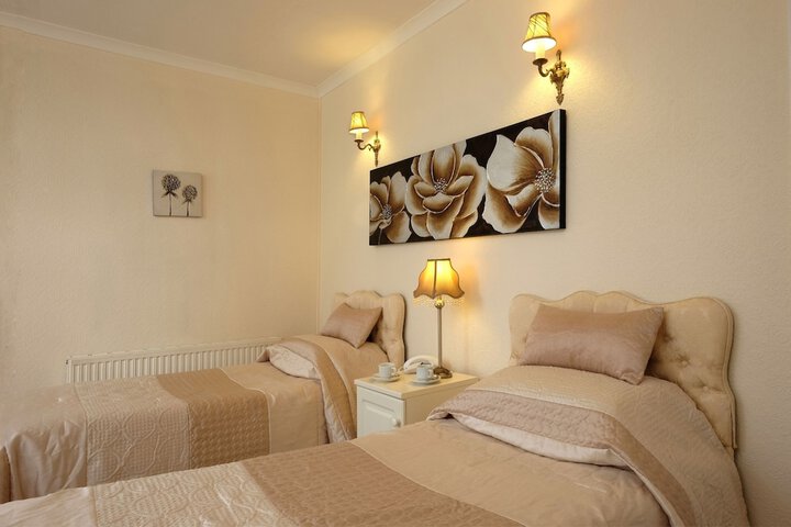 Room 4 of 30