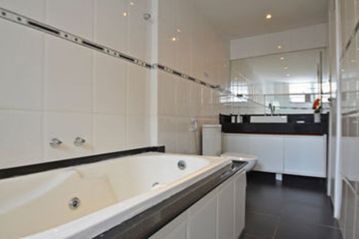 Room 5 of 27