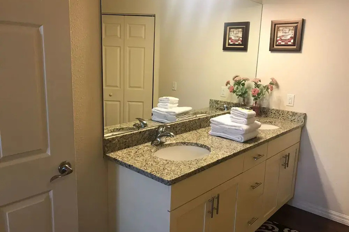 Room 9 of 20
