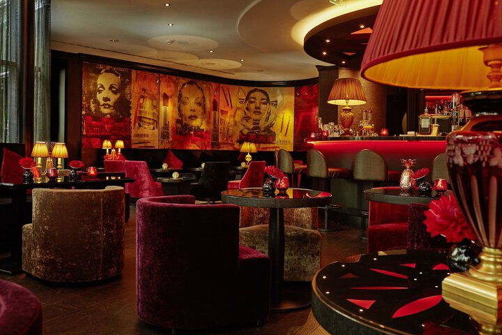 Lounge 34 of 48