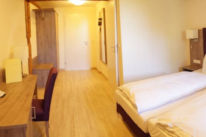 Room 3 of 62